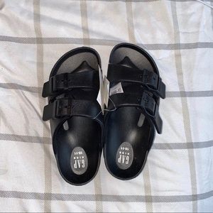 Gap sandals for kids
